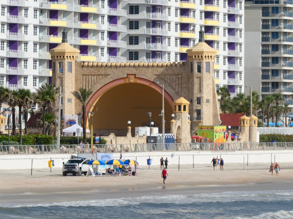 Daytona Beach Bandshell facing the oceanfront sand and promenade