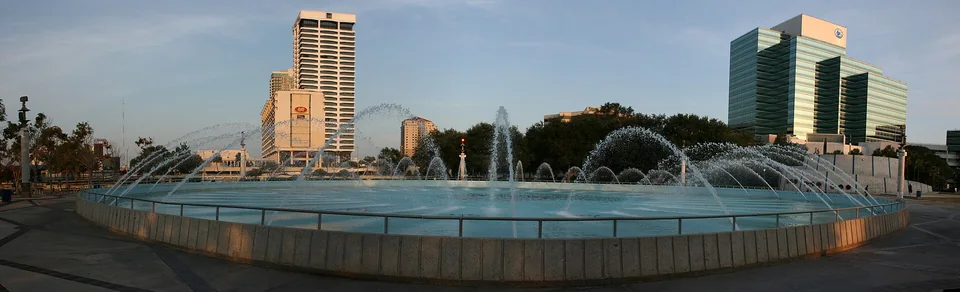 Panoramic view of Friendship Fountain with the St. Johns River and Jacksonville skyline